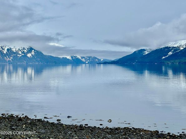 100 Kenai St #308, Valdez, AK 99686