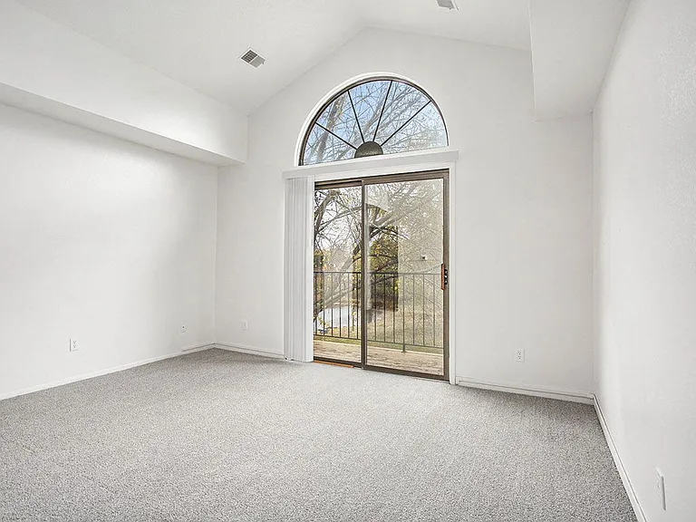 Hampton Lakes Apartments — Photo 24