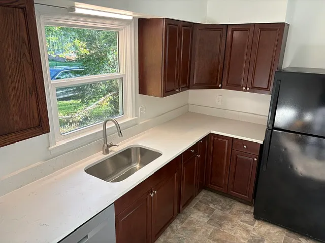 3 bed, 1112 sqft, $1,750 — Photo 3