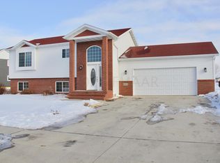 1052 36th St S, Moorhead, MN 56560