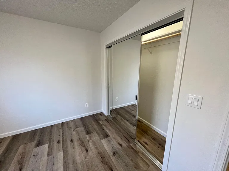 1000 Empey Way — Photo 7