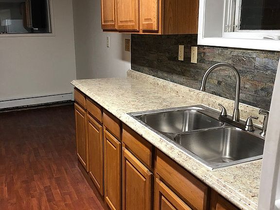 2nd image of 939 Lathrop St #1