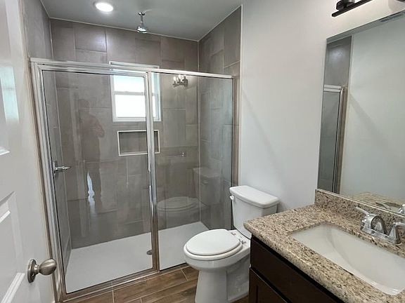 5th image of 205 W Devon Pl #1