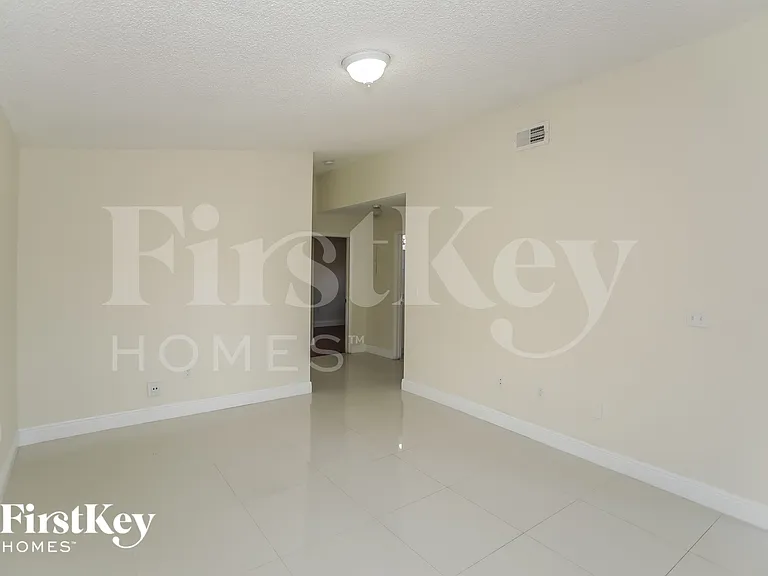 2664 W 70th Pl — Photo 15