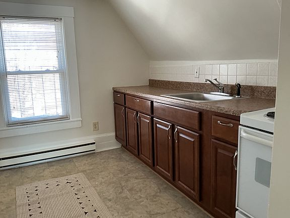 4th image of 28 Russell St APT 3
