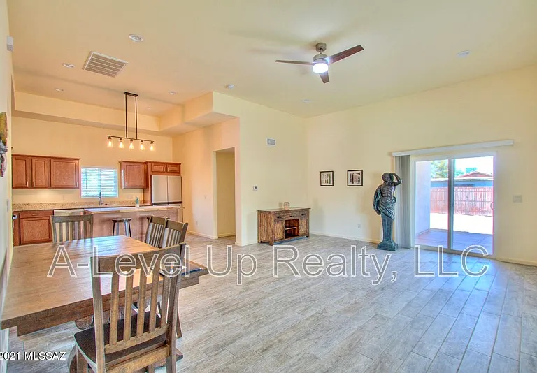 310 W 27th St — Photo 3