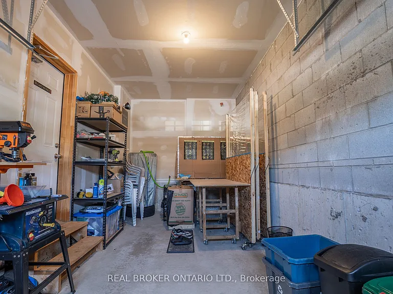 63 Forsyth Cres — Photo 15