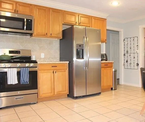 8011 Lorrie Dr — Photo 4