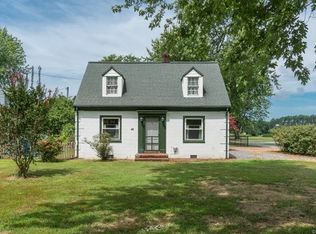 92 Main St, Reedville, VA 22539