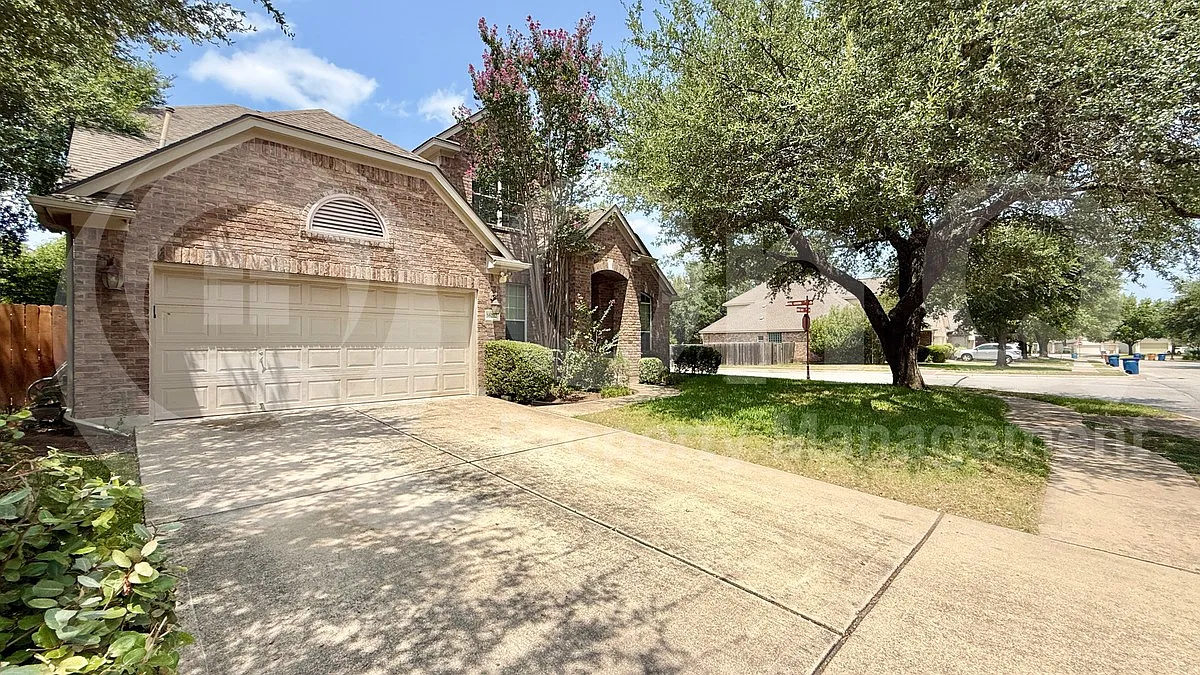 4 bed, 3.5 bath, 3255 sqft, $2,999 — Photo 2