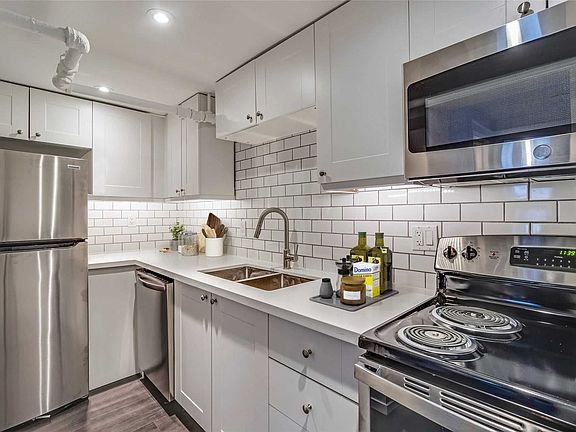 3rd image of 2535 Bloor St W #13