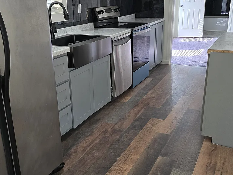 13671 Henry Dr — Photo 2