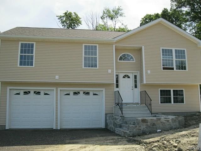 2nd image of 7 Shadybrook Ln