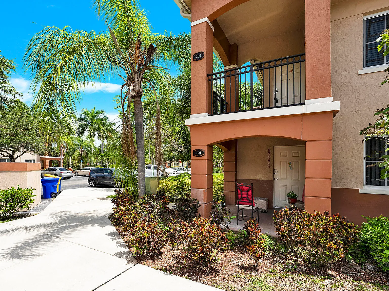 3 bed, 2.0 bath, 1176 sqft, $2,250 — Photo 3