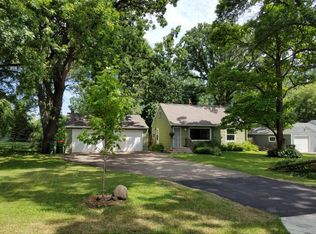 2119 Oakwood Dr, Mounds View, MN 55112