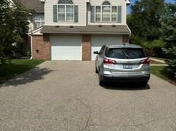 531 Brookfield Dr N #81, Westland, MI 48185