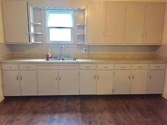 2nd image of 275 Cedar Ave