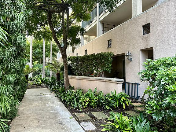 2nd image of 302 Por La Mar Cir