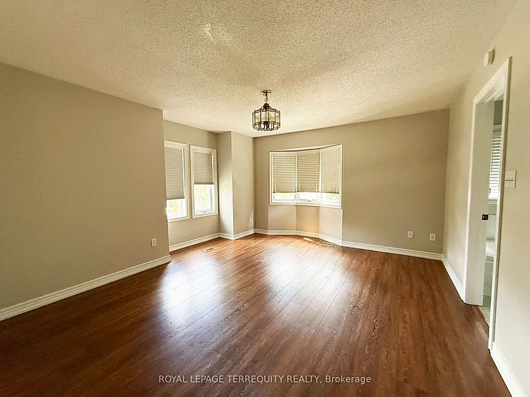 190 Harding Blvd W #34 — Photo 2