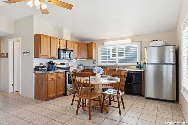 2681 Lakeview Dr — Photo 8