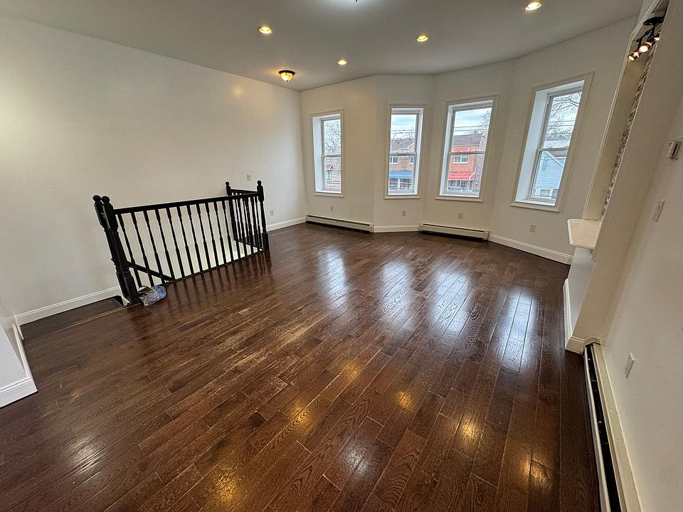 1st image of 1457 Oakley St #2