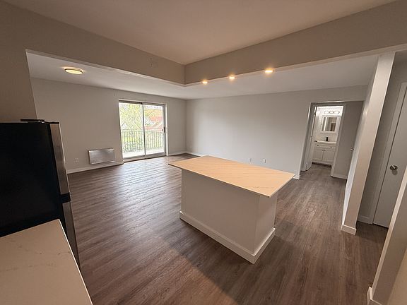 5th image of 76 Tecumseh Rd E
