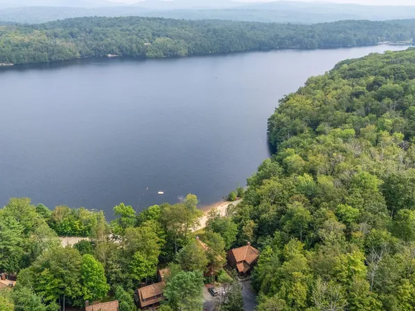 49 Old Beach Circle, Grantham, NH 03753