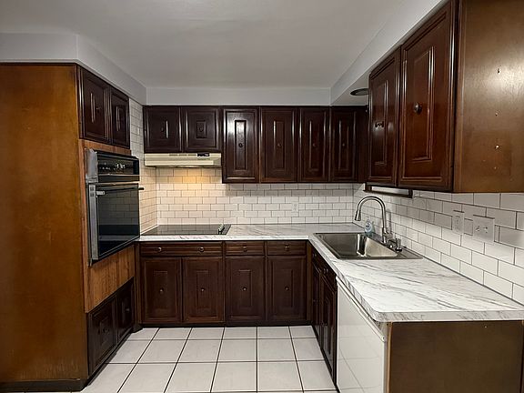 3rd image of 51 Greenleaf Ln