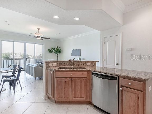 5th image of 656 Bayway Blvd APT 2
