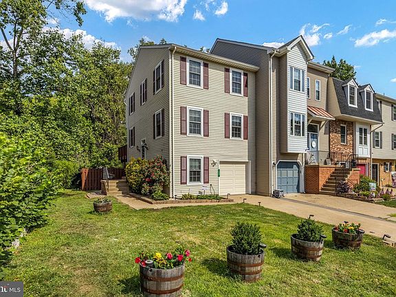 4th image of 108 Shaw Ct