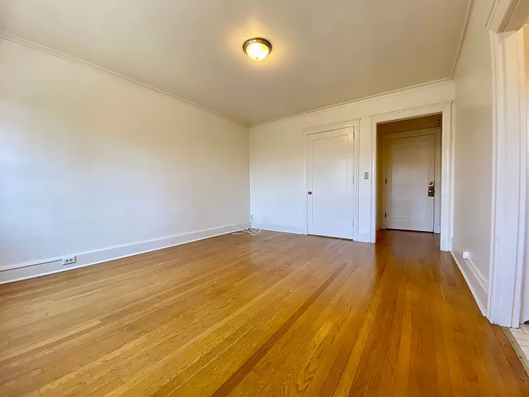 Campus Apartments — Photo 8