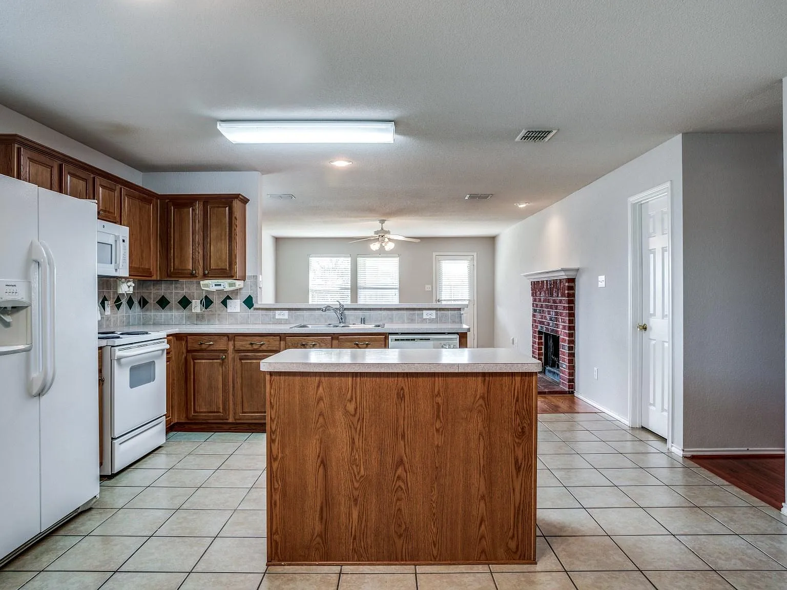 3 bed, 1809 sqft, $1,895 — Photo 4