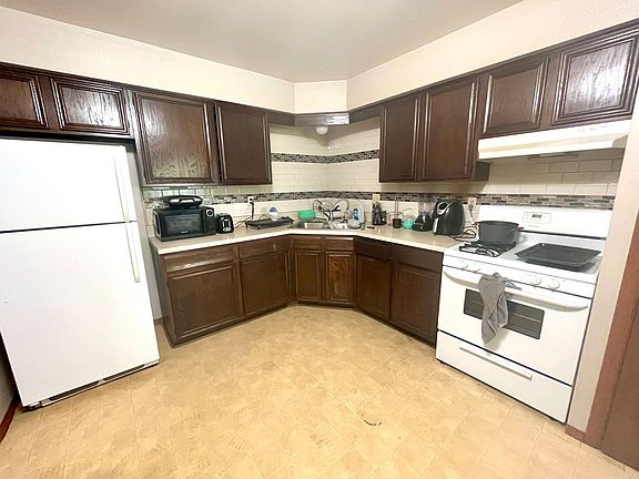 4th image of W155N11352 Sylvan Cir APT 19