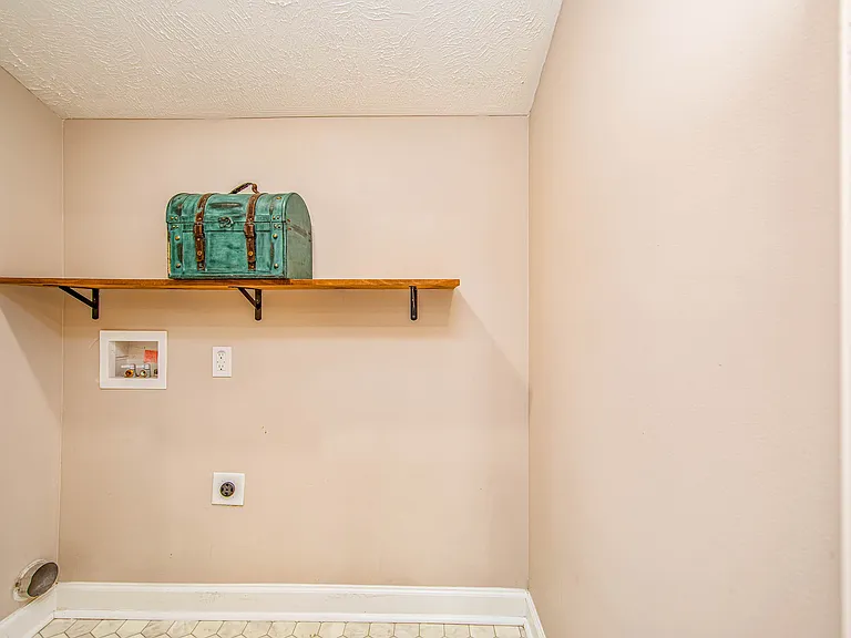 2117 Lombardy Dr — Photo 9