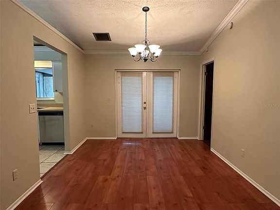 4th image of 220 Twelve League Cir