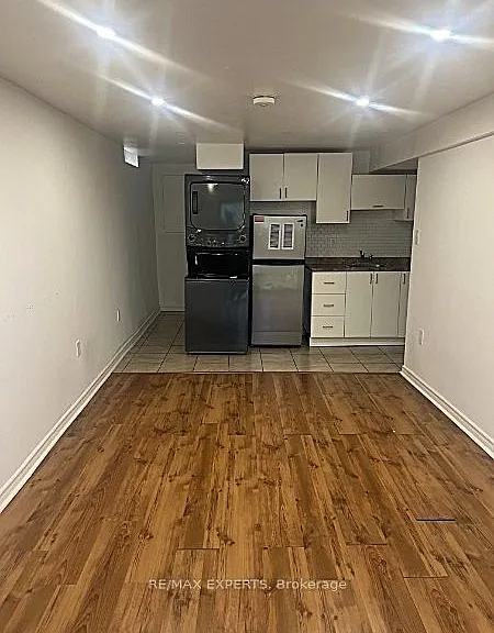37 Trawley Cres #BASEMENT — Photo 3