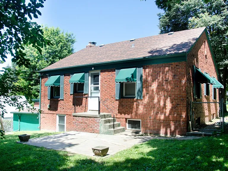5631 Pine St — Photo 33