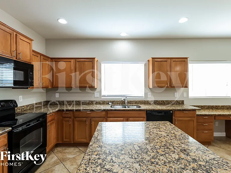 5737 W Pedro Ln — Photo 6