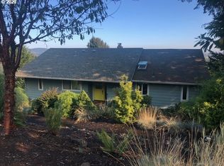 709 SW Red Hills Dr, Dundee, OR 97115