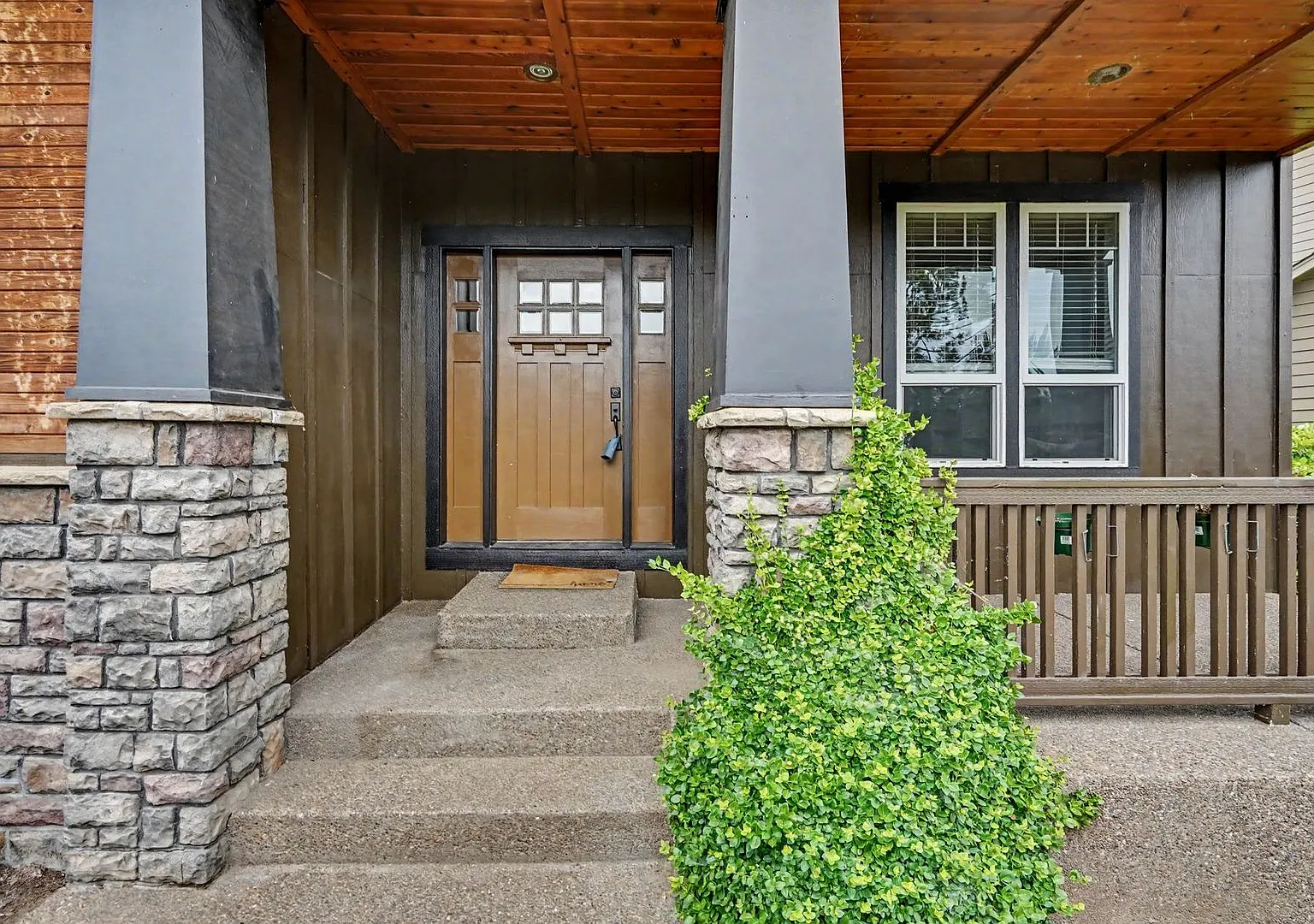 Spacious Five Bedroom Home in the Hills of West Salem — Photo 4