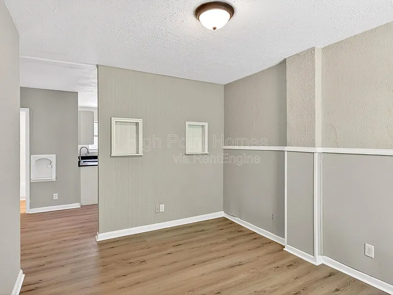 437 Carver Ln — Photo 8
