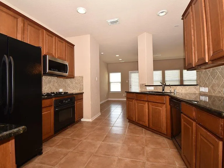 7027 Crockett Ridge Dr — Photo 4