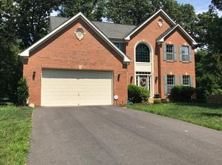 8556 Fisher Woods Dr, Lorton, VA 22079
