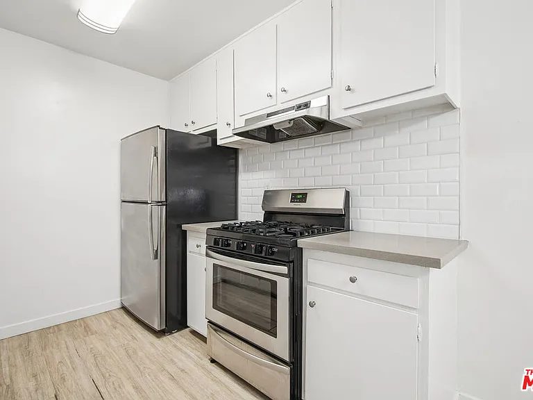 7540 Hampton Ave #202 — Photo 6