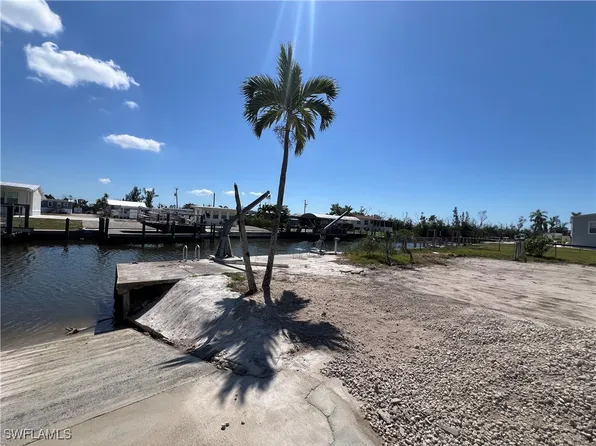 5157 Flamingo Dr, Saint James City, FL 33956