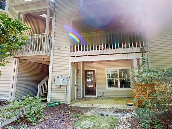 3rd image of 100 Windsor Ln APT B