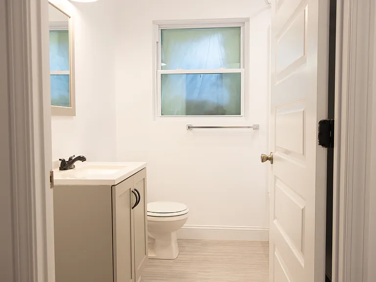 Second Bathroom with tub/shower