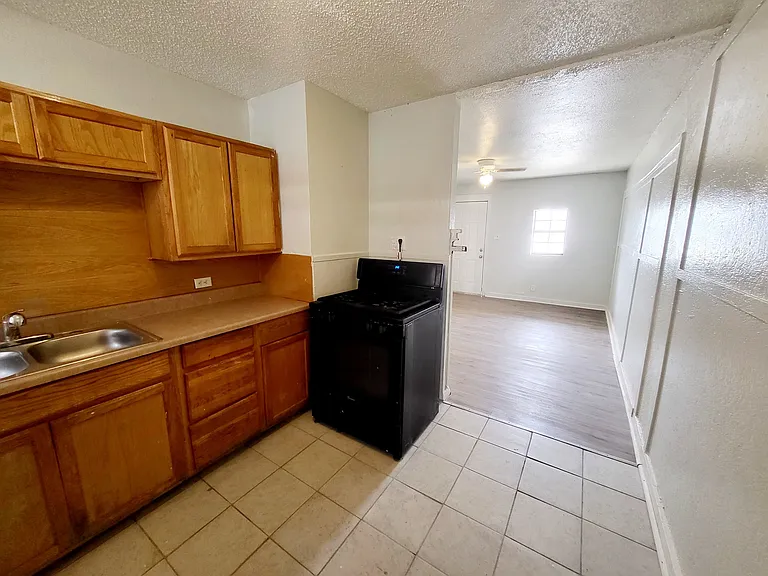 1501 Sycamore St #A — Photo 9