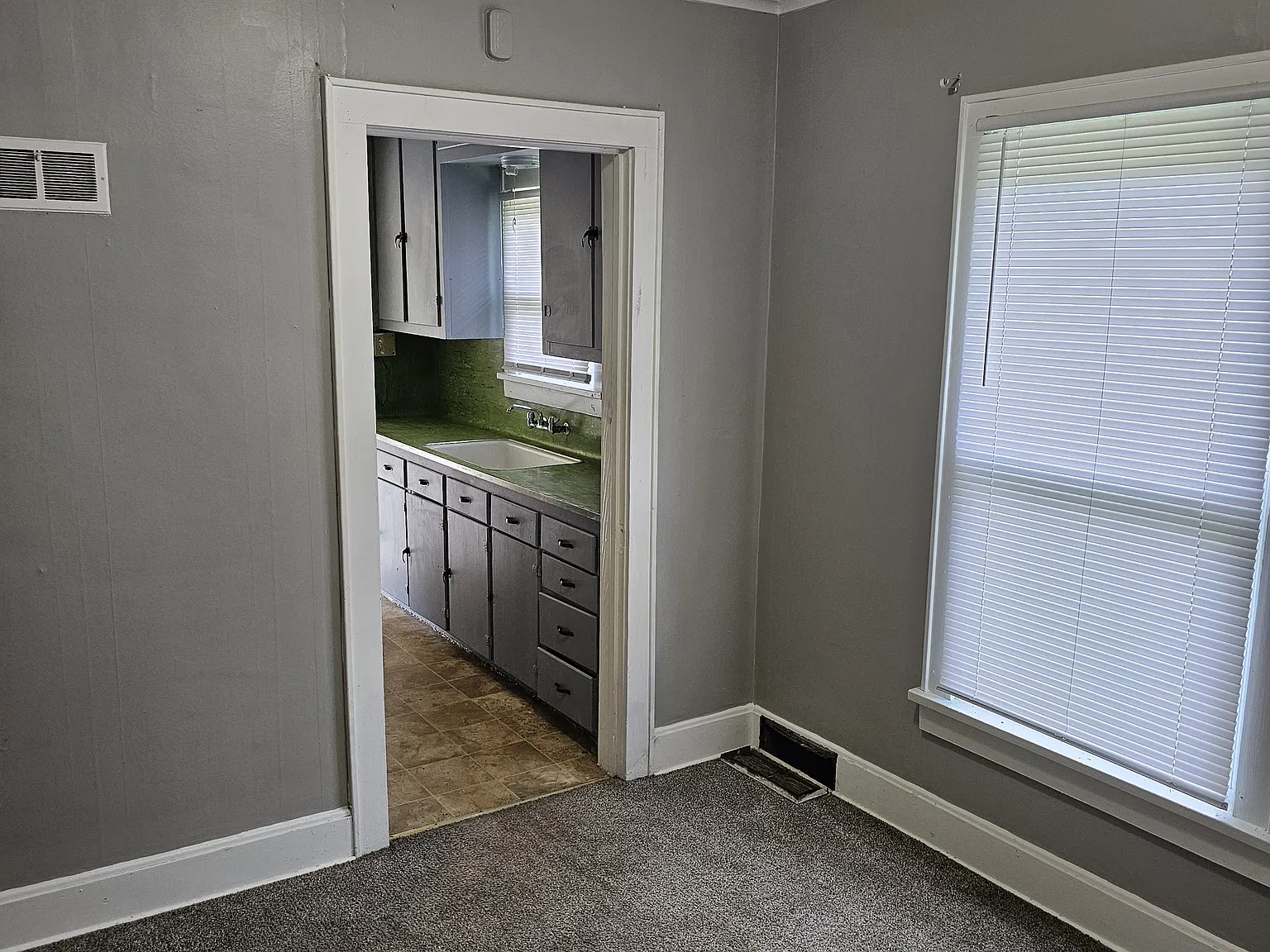 1 bed, 975 sqft, $785 — Photo 2