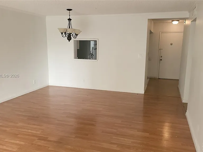 1001 NE 14th Ave #201 — Photo 2